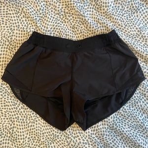 black lululemon hotty hot shorts